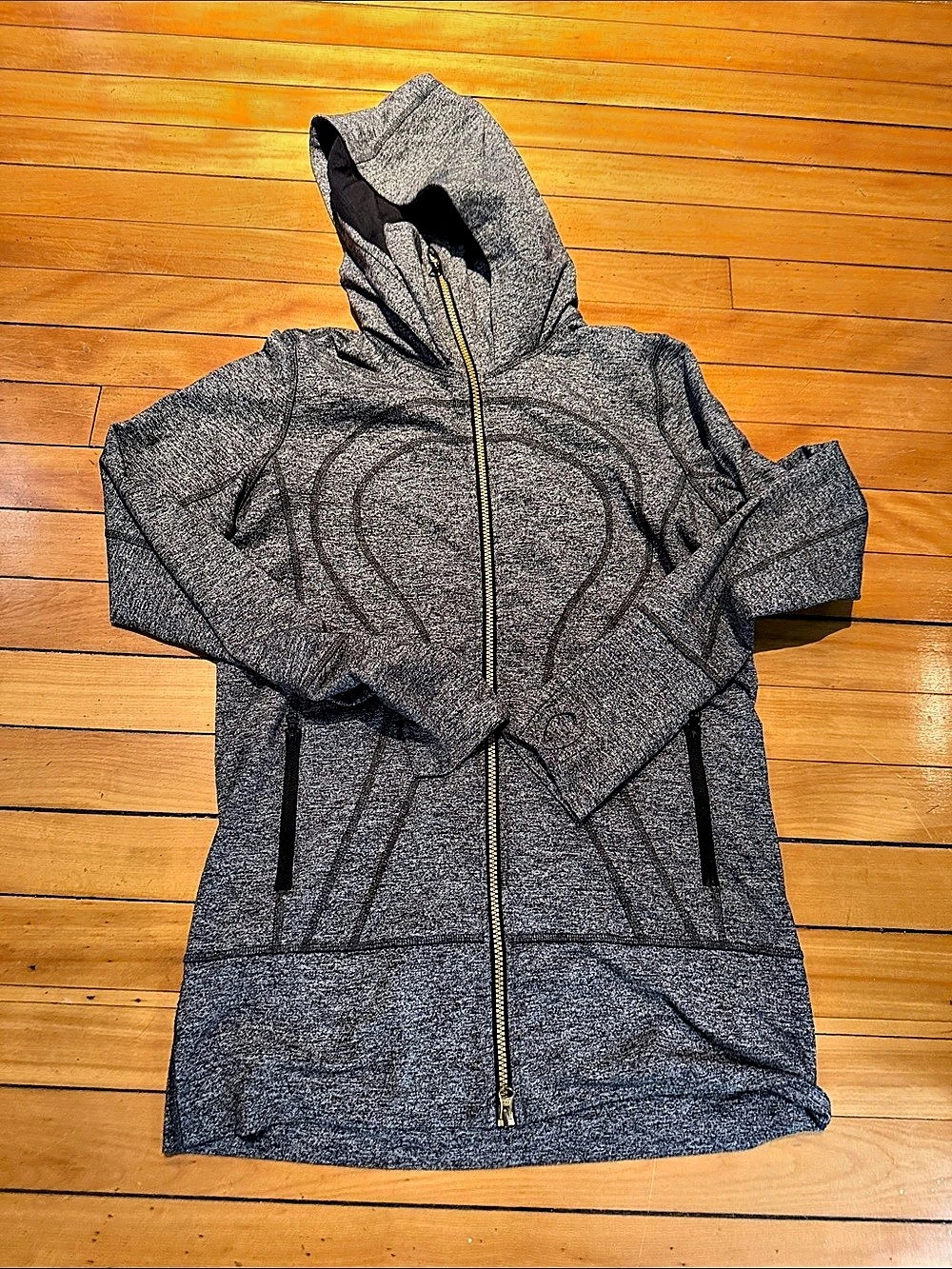 lululemon Gray Stride Jacket hoodie gold zip up Size 8 excellent condition